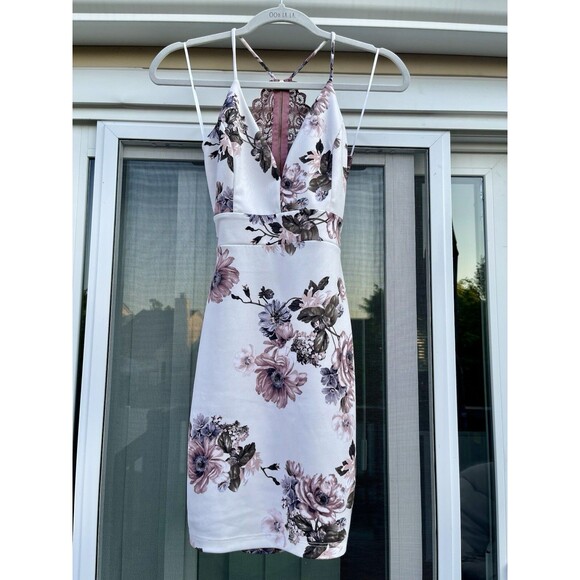 Women’s White floral summer mini dress, lace back Size S - Picture 1 of 4